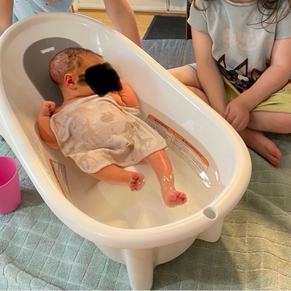 Baby bath tub